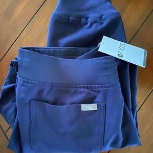 NWT Figs Zamora Petite Joggers Size Small, Navy